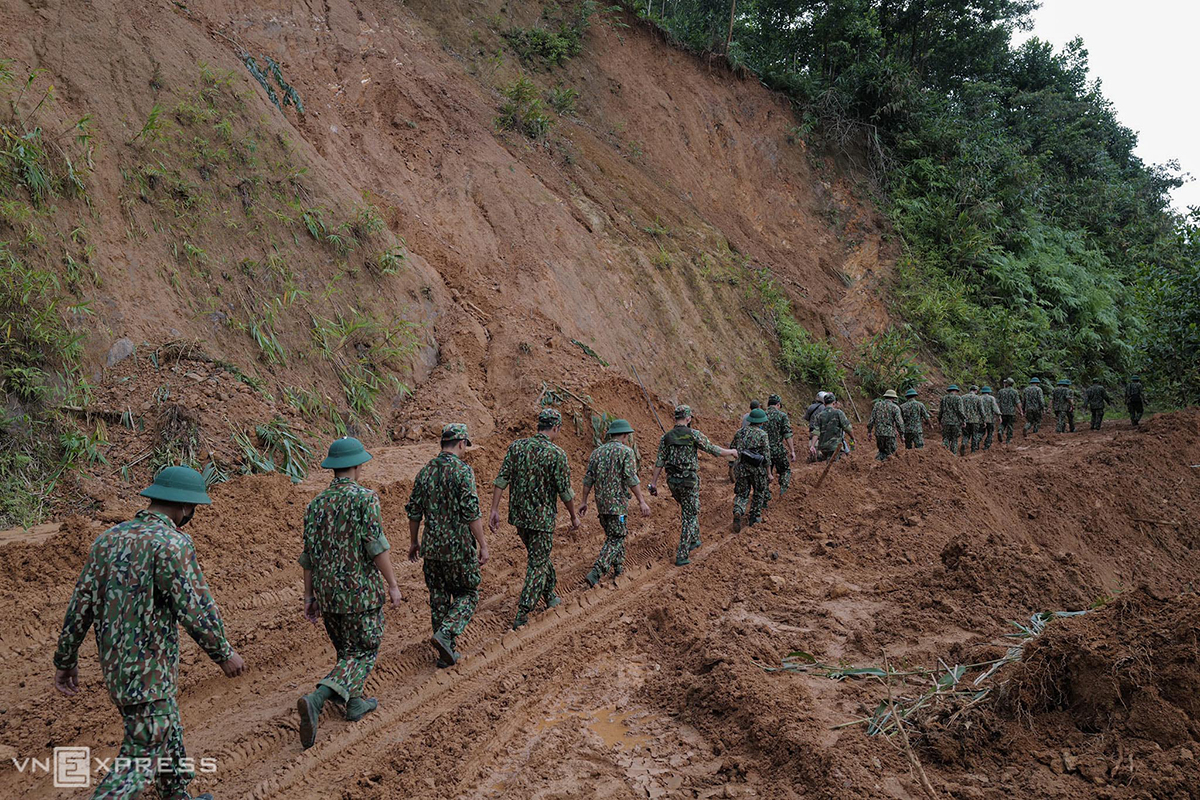230 deaths in floods and landslides in central Vietnam 4741 3